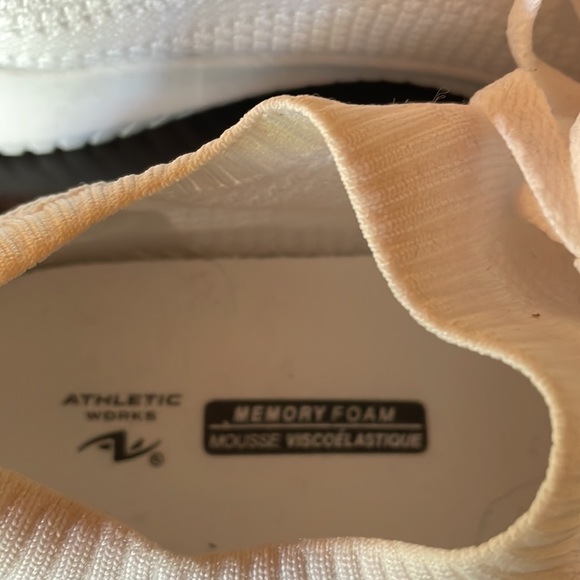 NWOT White slip on sneakers, size 6 - Picture 3 of 7